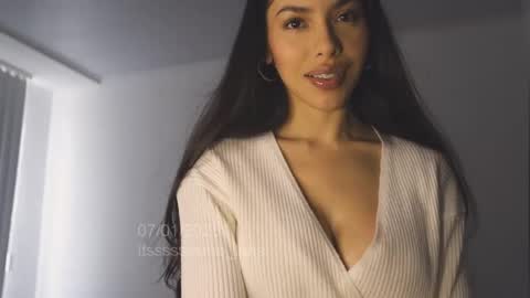 itsssssssme_lana online show from 7, 1, 2025