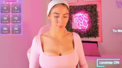 Itzel  online show from 12, 6, 2026