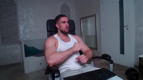 IvanHydee online show from 4, 12, 2025