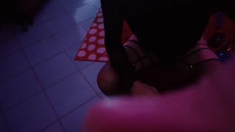 Snapshot of ivariello chatting on 18, 10, 2025 yves online show from 18, 10, 2025