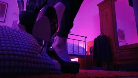 Snapshot of ivariello chatting on 23, 11, 2025 yves online show from 23, 11, 2025
