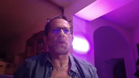 Snapshot of ivariello chatting on 8, 1, 2026 yves online show from 8, 1, 2026