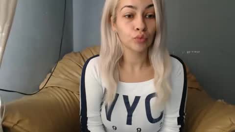 Snapshot of ivoivo1 chatting on 9, 9, 2025 RosseEssor online show from 9, 9, 2025