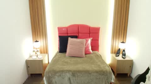 I V O N N E R O S S online show from 24, 2, 2026