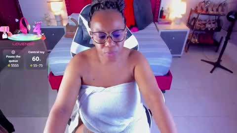 Snapshot of ivonsanchez chatting on 9, 9, 2025 IVONSANCHEZ online show from 9, 9, 2025