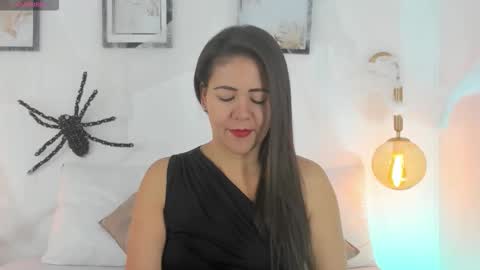 Ivy  online show from 22, 10, 2025