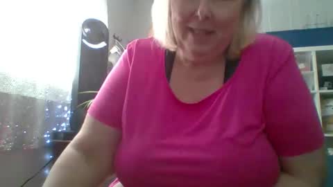 Snapshot of ivyjane3522 chatting on 7, 6, 2026 ivyjane3522 online show from 7, 6, 2026