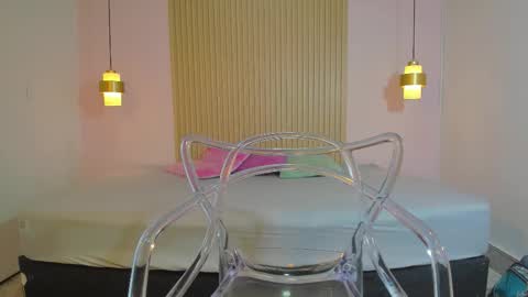 izelevans online show from 16, 2, 2026