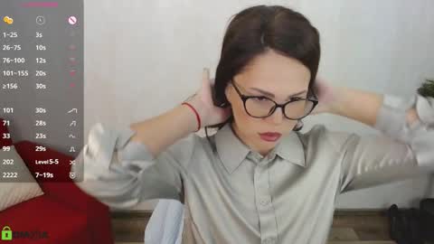 Queen of nylon  Victoria online show from 2, 10, 2025