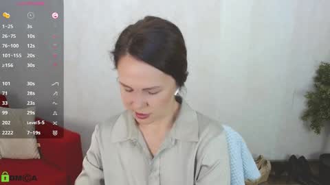 Queen of nylon  Victoria online show from 14, 10, 2025