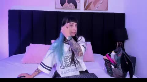 Izzy moon online show from 5, 6, 2026