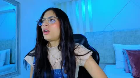 j_belle_ online show from 26, 4, 2026