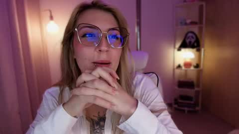 Linda Sofia help me get to 100 thumbs up online show from 24, 4, 2026