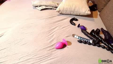 JacqueLynexxyz online show from 2, 4, 2026