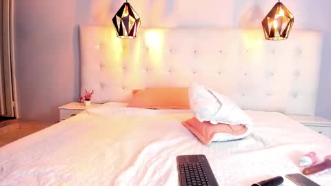 karlla scarlet online show from 6, 12, 2024