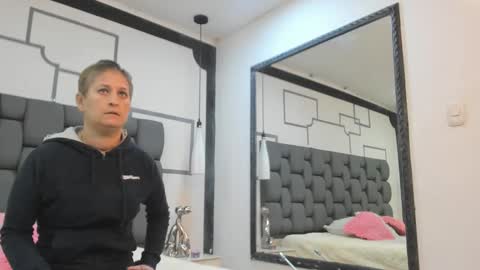 Snapshot of jade_squirt chatting on 4, 10, 2025 Jade online show from 4, 10, 2025