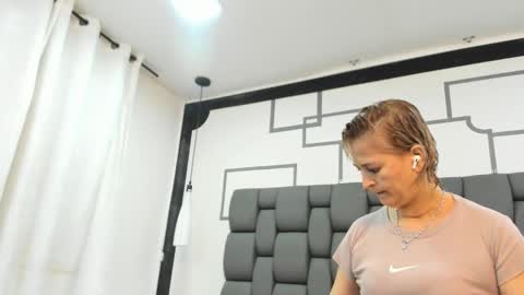 Snapshot of jade_squirt chatting on 11, 10, 2025 Jade online show from 11, 10, 2025