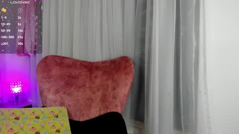 jade white  online show from 14, 1, 2025