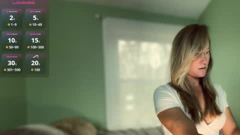 jadeamaryllis_ online show from 20, 11, 2025