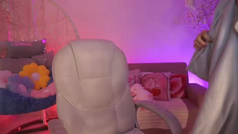 Jade Summer online show from 15, 5, 2026