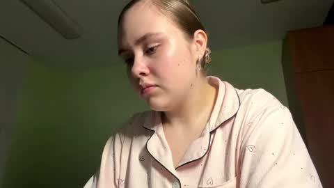 Mila online show from 10, 4, 2026