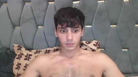 Snapshot of james_qss8 chatting on 14, 10, 2025 James online show from 14, 10, 2025