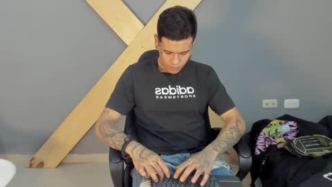 Jamesinked  online show from 4, 12, 2024