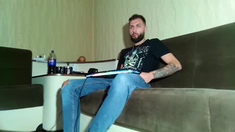 Snapshot of jamienoxus chatting on 22, 2, 2025 Robbie online show from 22, 2, 2025