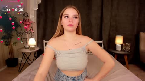 Day Alice Night Stella online show from 15, 12, 2024