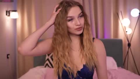 Day Alice Night Stella online show from 13, 4, 2026