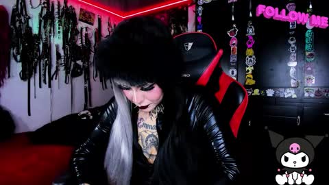 Snapshot of janna_ink chatting on 3, 10, 2025      online show from 3, 10, 2025