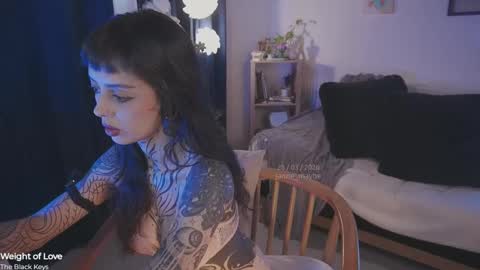   jmaybe e online show from 28, 3, 2026