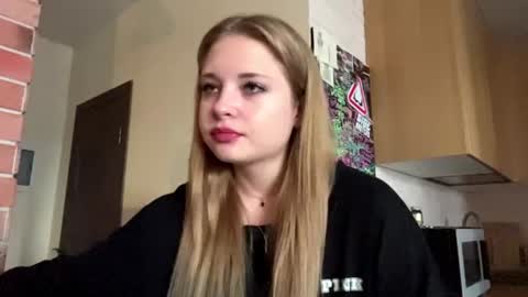 Snapshot of jannvong chatting on 11, 6, 2026 Hello guys Im Lana online show from 11, 6, 2026