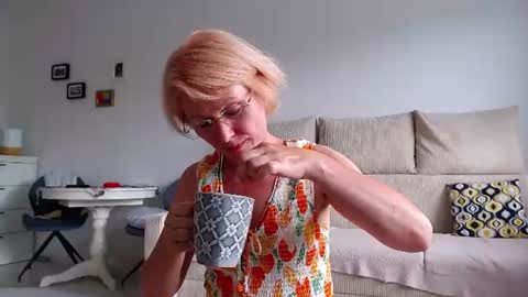 Snapshot of jasmin18v chatting on 1, 7, 2026 Jasmin room for people 40 online show from 1, 7, 2026