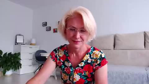 Snapshot of jasmin18v chatting on 21, 7, 2026 Jasmin room for people 40 online show from 21, 7, 2026