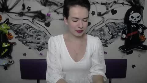 JasmineKouch online show from 26, 10, 2025