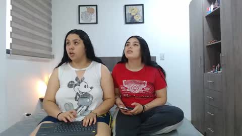 Jazmin and Scarlett online show from 23, 4, 2026