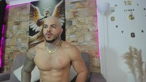 Snapshot of jean_lopez chatting on 5, 2, 2026 Jean axelcrow Modelo Independiente online show from 5, 2, 2026