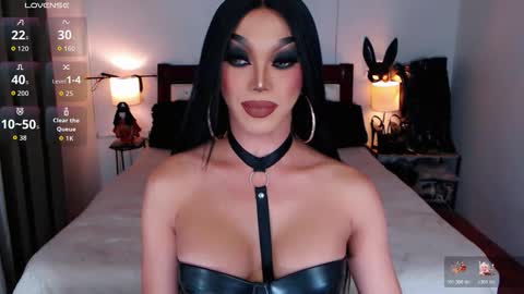 Queen Jenifer online show from 15, 12, 2025