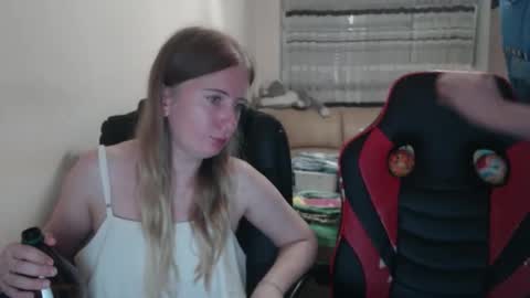 Snapshot of jenisandpeter chatting on 9, 9, 2025 JenisAndPeter online show from 9, 9, 2025