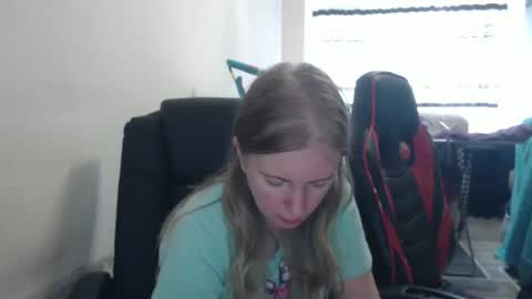 Snapshot of jenisandpeter chatting on 15, 9, 2025 JenisAndPeter online show from 15, 9, 2025