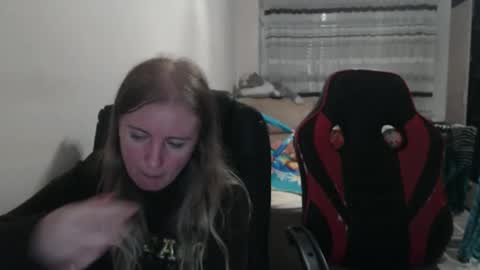 Snapshot of jenisandpeter chatting on 2, 10, 2025 JenisAndPeter online show from 2, 10, 2025