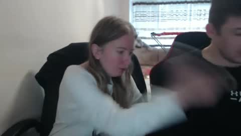 Snapshot of jenisandpeter chatting on 5, 10, 2025 JenisAndPeter online show from 5, 10, 2025