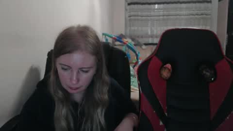 Snapshot of jenisandpeter chatting on 12, 10, 2025 JenisAndPeter online show from 12, 10, 2025