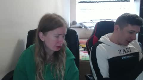 Snapshot of jenisandpeter chatting on 17, 10, 2025 JenisAndPeter online show from 17, 10, 2025