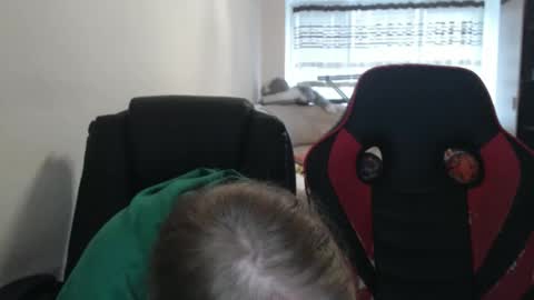 Snapshot of jenisandpeter chatting on 20, 10, 2025 JenisAndPeter online show from 20, 10, 2025