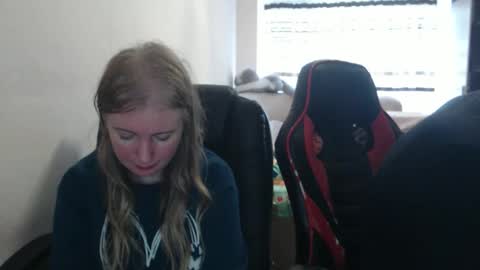 Snapshot of jenisandpeter chatting on 3, 11, 2025 JenisAndPeter online show from 3, 11, 2025