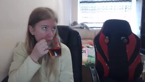 Snapshot of jenisandpeter chatting on 7, 11, 2025 JenisAndPeter online show from 7, 11, 2025