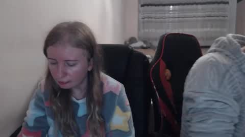 Snapshot of jenisandpeter chatting on 21, 11, 2025 JenisAndPeter online show from 21, 11, 2025