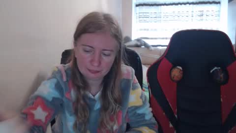 Snapshot of jenisandpeter chatting on 23, 11, 2025 JenisAndPeter online show from 23, 11, 2025